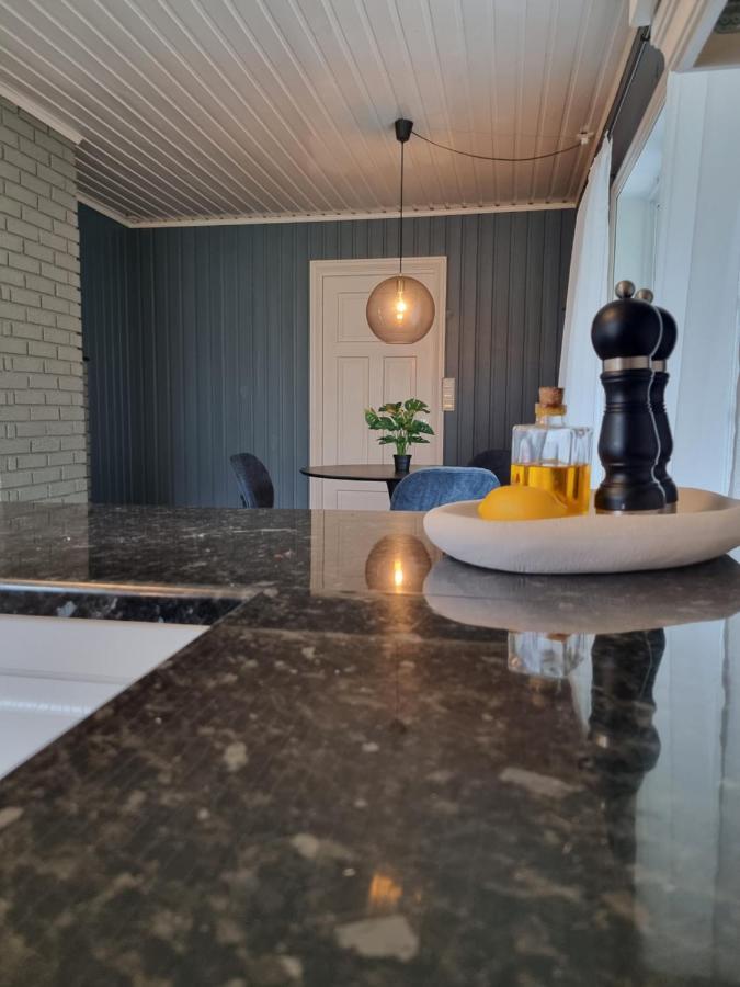 Stor Leilighet Med 4 Senger Sentralt I Forde Extérieur photo