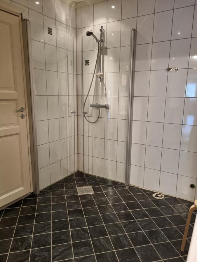Stor Leilighet Med 4 Senger Sentralt I Forde Extérieur photo